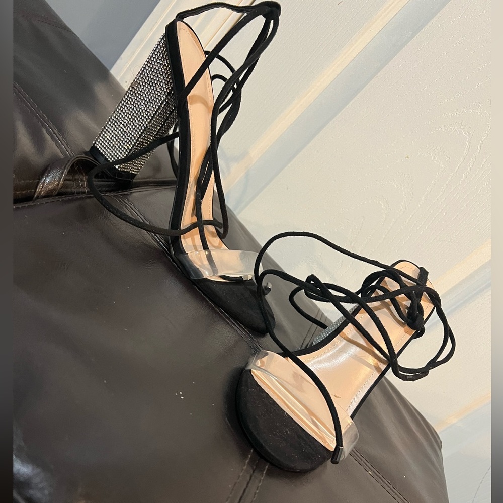 these are very gorgeous heels for a nice occasion or to spice up your outfit!